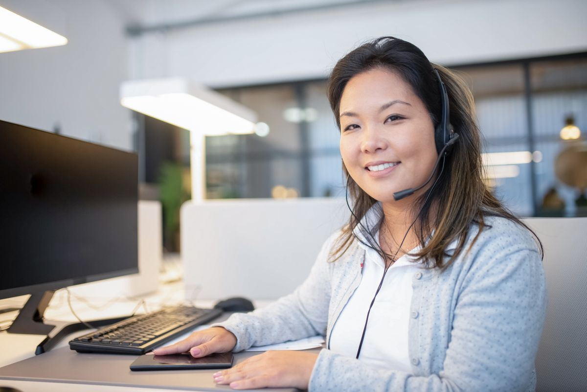 Call answering agent with a headset at her desk